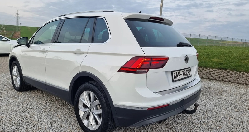 Volkswagen Tiguan cena 122987 przebieg: 152000, rok produkcji 2019 z Piaski małe 596